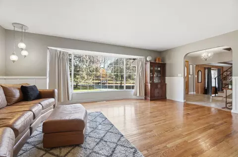 Living - 917 White Oak Dr, Springfield, OH 45504 photo 5 of 18