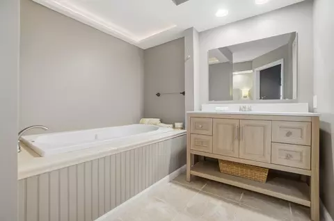 Bath - 917 White Oak Dr, Springfield, OH 45504 photo 4 of 15