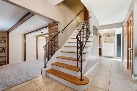 Entry Way - 917 White Oak Dr, Springfield, OH 45504 photo 10 of 10