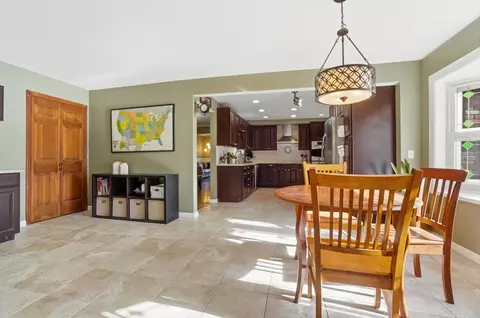 Dining - 917 White Oak Dr, Springfield, OH 45504 photo 7 of 8