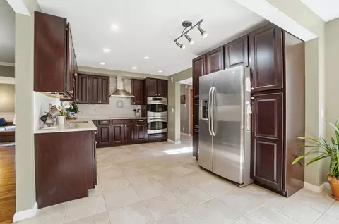 Kitchen - 917 White Oak Dr, Springfield, OH 45504 photo 1 of 9