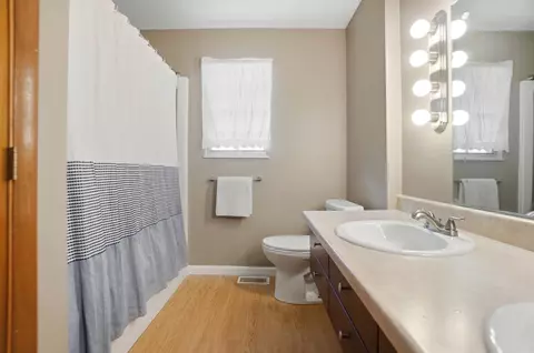 Bath - 917 White Oak Dr, Springfield, OH 45504 photo 11 of 15
