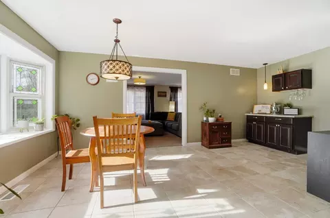 Dining - 917 White Oak Dr, Springfield, OH 45504 photo 5 of 8