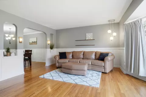 Living - 917 White Oak Dr, Springfield, OH 45504 photo 4 of 18