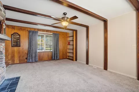 Living - 917 White Oak Dr, Springfield, OH 45504 photo 16 of 18