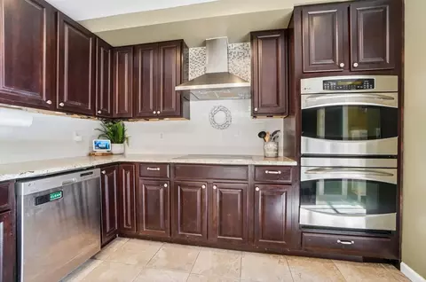 Kitchen - 917 White Oak Dr, Springfield, OH 45504 photo 5 of 9