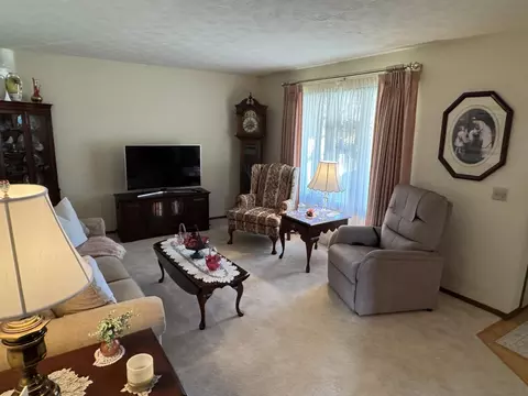 Living - 3077 E Brixton Dr, Springfield, OH 45503 photo 2 of 5