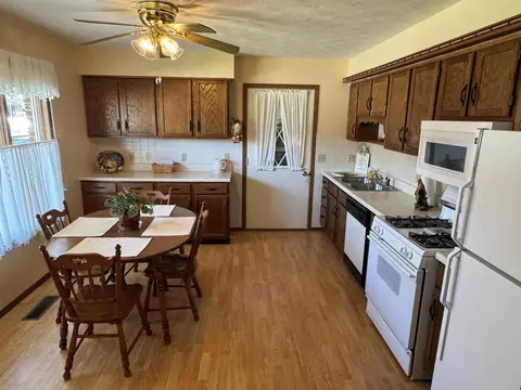 Kitchen - 3077 E Brixton Dr, Springfield, OH 45503 photo 1 of 3