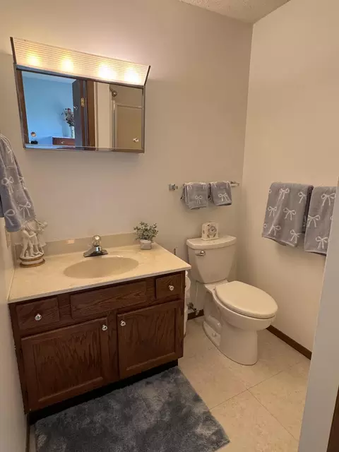 Bath - 3077 E Brixton Dr, Springfield, OH 45503 photo 1 of 4
