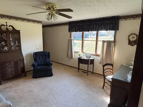 Living - 3077 E Brixton Dr, Springfield, OH 45503 photo 4 of 5
