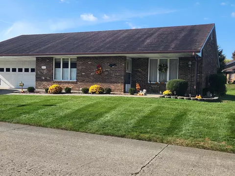 Exterior - 3077 E Brixton Dr, Springfield, OH 45503 photo 12 of 14
