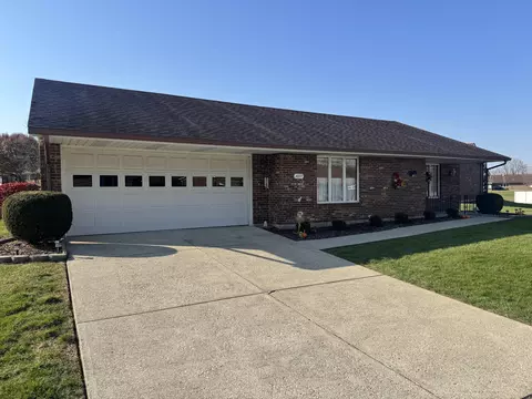 Exterior - 3077 E Brixton Dr, Springfield, OH 45503 photo 6 of 14