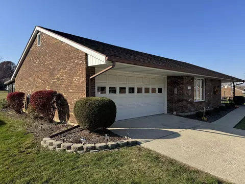 Exterior - 3077 E Brixton Dr, Springfield, OH 45503 photo 3 of 14