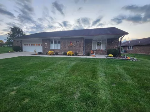Exterior - 3077 E Brixton Dr, Springfield, OH 45503 photo 10 of 14