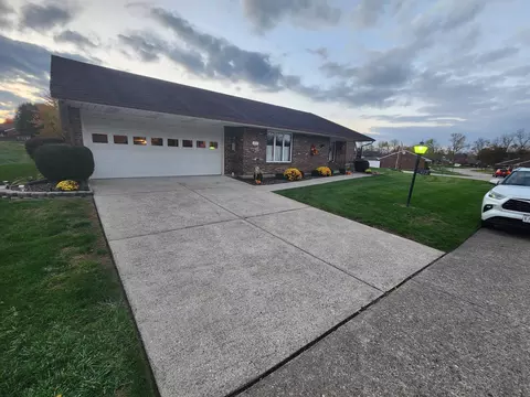 Exterior - 3077 E Brixton Dr, Springfield, OH 45503 photo 14 of 14