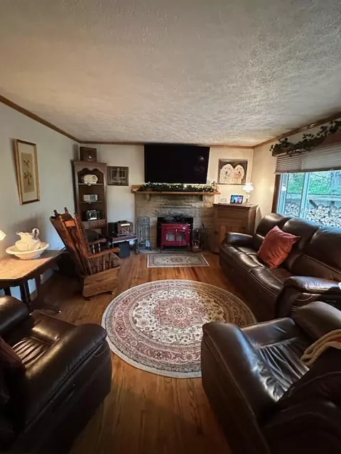 2434 S Burnett Rd, Springfield, OH 45505 photo 3