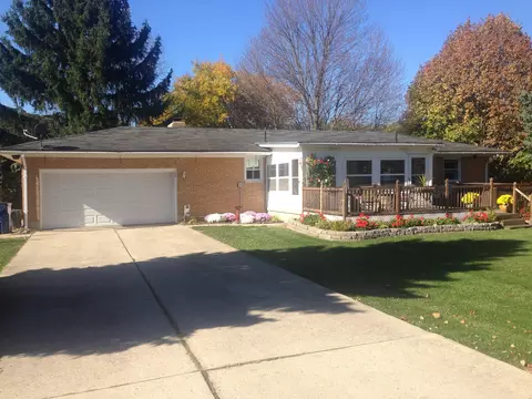 2434 S Burnett Rd, Springfield, OH 45505 photo 2