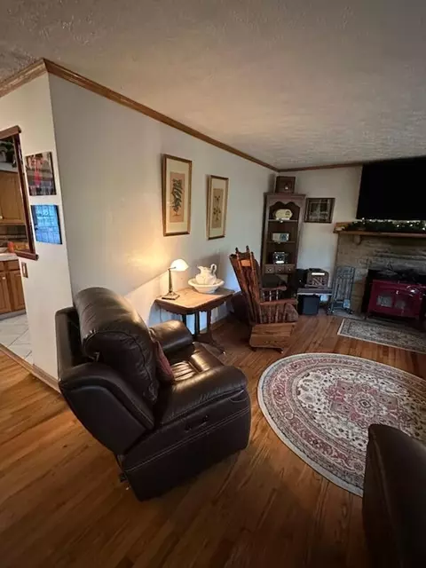 2434 S Burnett Rd, Springfield, OH 45505 photo 4