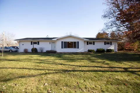 106 Valleyview Dr, Wapakoneta, OH 45895