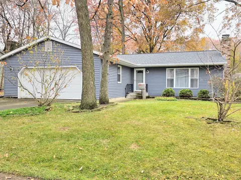 909 Magnolia St, Saint Marys, OH 45885