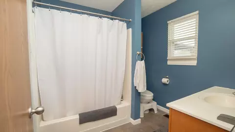Bath - 1309 6th Ave, Sidney, OH 45365 photo 2 of 2