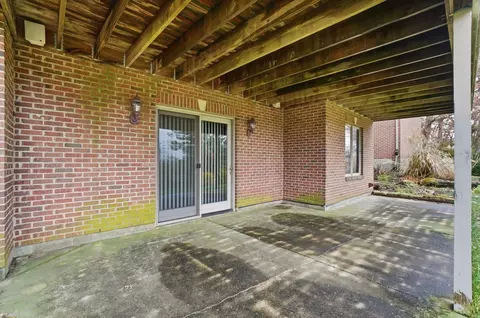 Exterior - 415 Carillion Dr, Springfield, OH 45503 photo 9 of 10