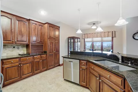 Kitchen - 415 Carillion Dr, Springfield, OH 45503 photo 3 of 4