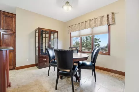 Dining - 415 Carillion Dr, Springfield, OH 45503 photo 3 of 4