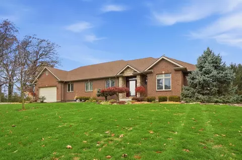 Exterior - 415 Carillion Dr, Springfield, OH 45503 photo 4 of 10