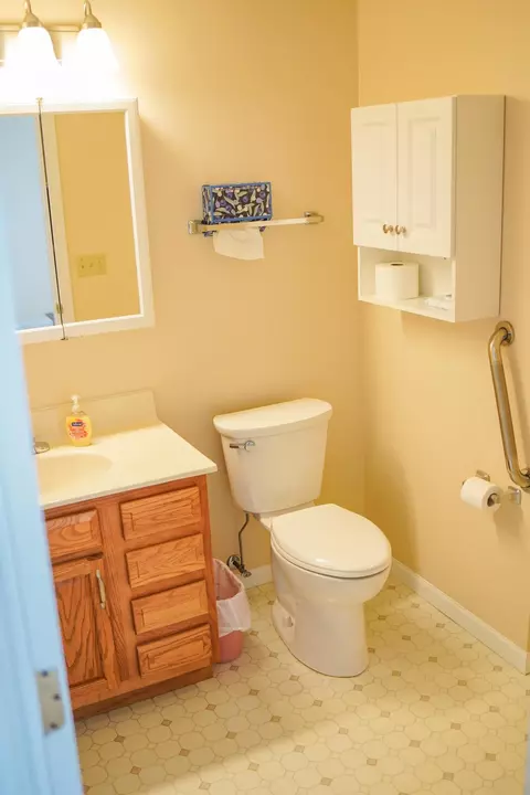 Bath - 1831 Pinehurst Dr #37, Springfield, OH 45502 photo 1 of 5