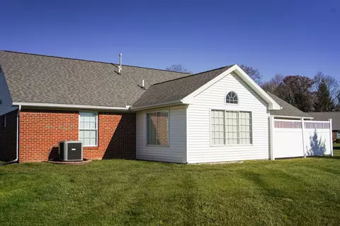 Exterior - 1831 Pinehurst Dr #37, Springfield, OH 45502 photo 3 of 7