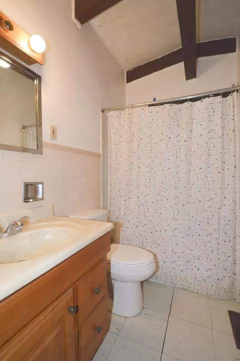 Bath - 542 Rosewood Ave, Springfield, OH 45506 photo 1 of 1