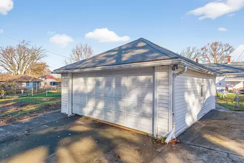Exterior - 1607 W Wayne St, Lima, OH 45805 photo 11 of 11
