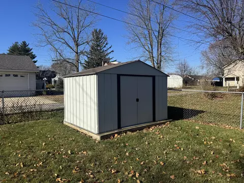 905 N Walnut St, Celina, OH 45822 photo 5