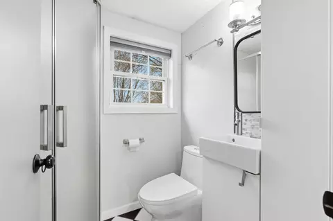 Bath - 4455 Derr Rd, Springfield, OH 45503 photo 2 of 6