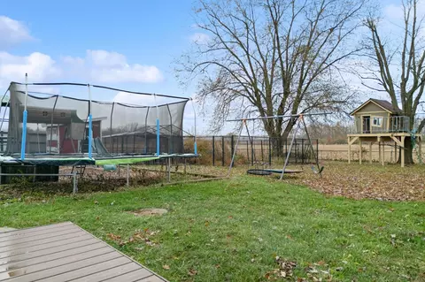 Exterior - 4455 Derr Rd, Springfield, OH 45503 photo 9 of 11