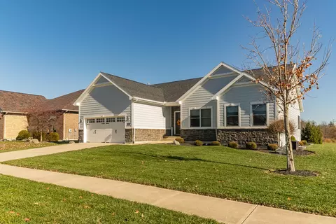 1018 Hunters Ridge Dr, Tipp City, OH 45371