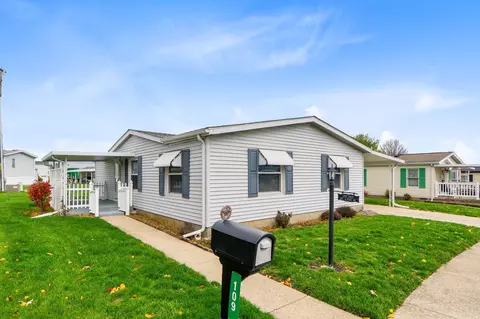 109 S South Point Dr, Fairborn, OH 45324
