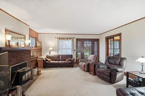 Living - 4638 W National Rd, Springfield, OH 45504 photo 2 of 3