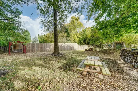 Exterior - 1810 N Limestone St, Springfield, OH 45503 photo 11 of 14