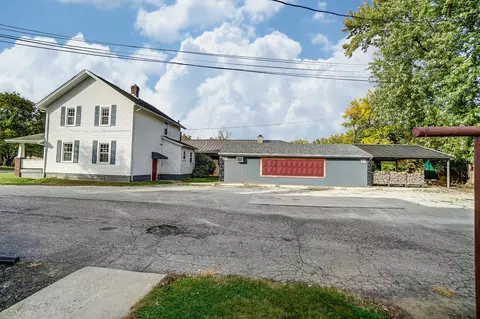 Exterior - 1810 N Limestone St, Springfield, OH 45503 photo 5 of 14