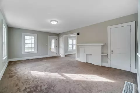 Living - 1810 N Limestone St, Springfield, OH 45503 photo 3 of 7