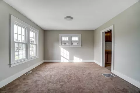 Living - 1810 N Limestone St, Springfield, OH 45503 photo 4 of 7