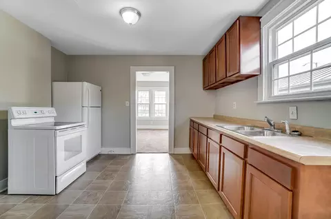 Kitchen - 1810 N Limestone St, Springfield, OH 45503 photo 3 of 4