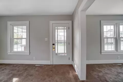 Entry Way - 1810 N Limestone St, Springfield, OH 45503 photo 1 of 3