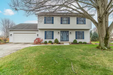 830 Pinehurst Dr, Tipp City, OH 45371