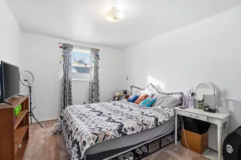 Bedroom - 1731 Elaina Dr, Springfield, OH 45503 photo 5 of 9