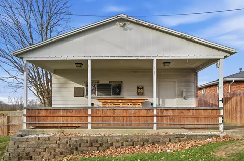Exterior - 1731 Elaina Dr, Springfield, OH 45503 photo 8 of 10