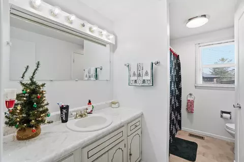 Bath - 1731 Elaina Dr, Springfield, OH 45503 photo 1 of 3