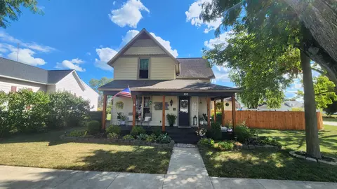210 W Pearl St, Rockford, OH 45882